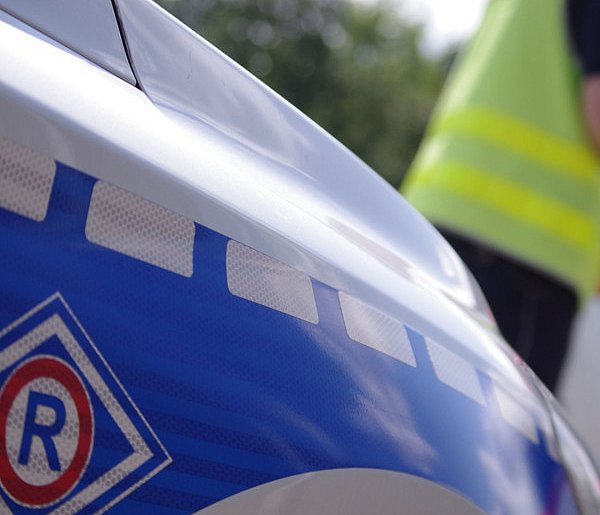 Wybiegł z pojazdu i zaczął uciekać.... dlaczego?-13832