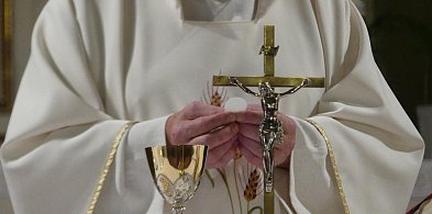 Nowa danina na Kościół? Pieniądze mają być pobierane prosto z pensji-14051