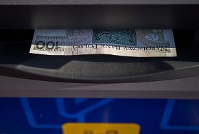 Nowy cennik usług bankowych. Klienci zapłacą więcej już od listopada-14098