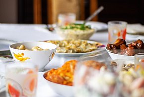 Polacy znów sięgną głębiej do kieszeni. Tyle wydają na świąteczne jedzenie-15114