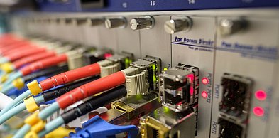 Zamów złącza i wiązki dopasowane do wymagań przemysłu