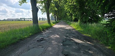 Problem z drogą w Różewie. Czyli kulisy drogowej układanki w powiecie.