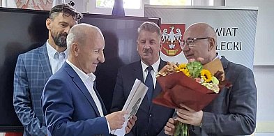 Sekretarz Zbigniew Wolny żegna Starostwo: Po 19 latach pracy w administracji-14490