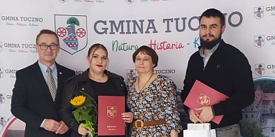 Sukces  z determinacją w ringu: Burmistrz Tuczna nagradza Mistrzynię Polski w Boks-14789