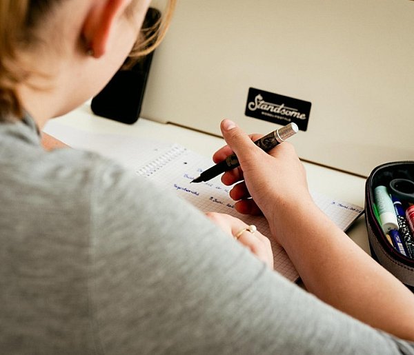 Obowiązkowe prace domowe wrócą do szkół? Polacy mówią jasno-14319