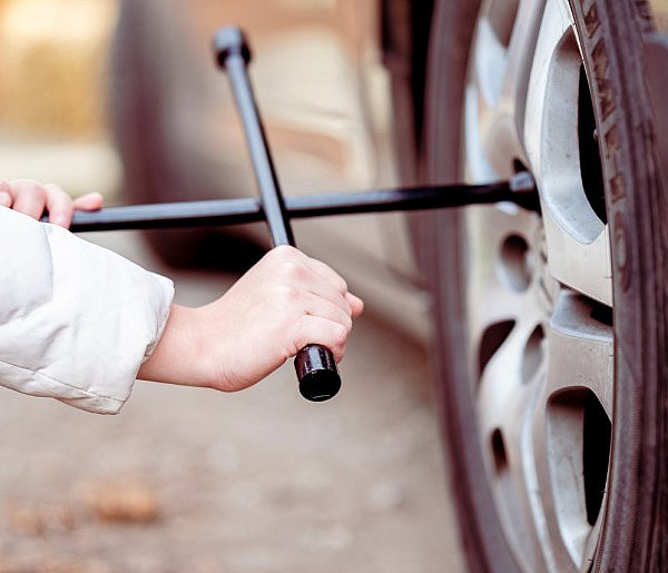 Z pozoru drobiazg, a może skończyć się tragedią. Urząd ostrzega kierowców-14776