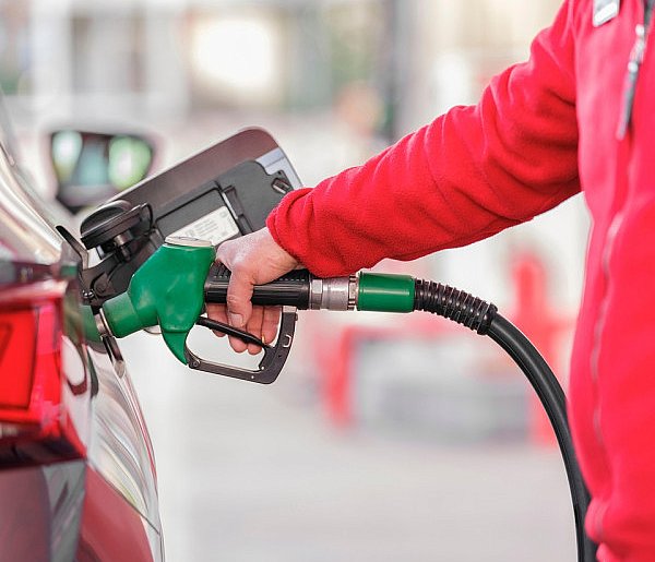 Nowy rok, droższe tankowanie. Państwo podnosi opłatę paliwową-15154