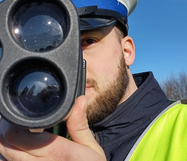 150 km/h na „krajówce”. 34-latek z Hondy stracił prawo jazdy pod Wałczem