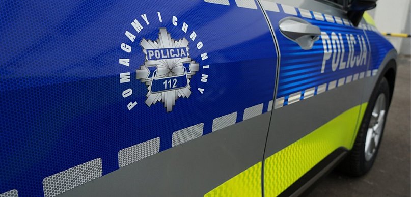 1,5 roczny chłopiec zatrzaśnięty w samochodzie