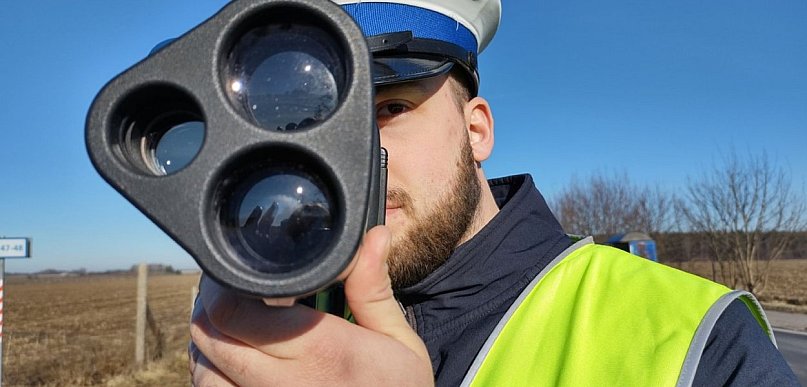 150 km/h na „krajówce”. 34-latek z Hondy stracił prawo jazdy pod Wałczem