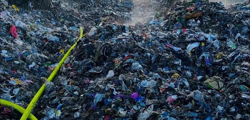 Groźny pożar sortowni odpadów w gminie Mirosławiec.