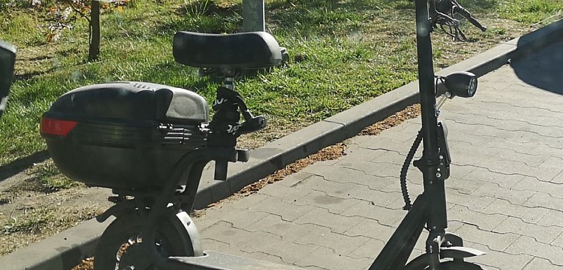 Zatrzymany 27-latek na motorowerze.  Bez kasku i pół promila alkoholu.