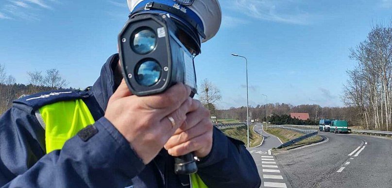 Prędkość to był dopiero początek. Chciał przekupić policjantów,