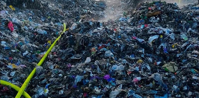 Groźny pożar sortowni odpadów w gminie Mirosławiec.