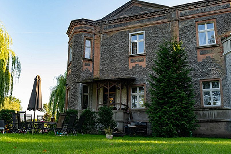 Perła w gminie Wałcz. Pałac w Wiesiółce