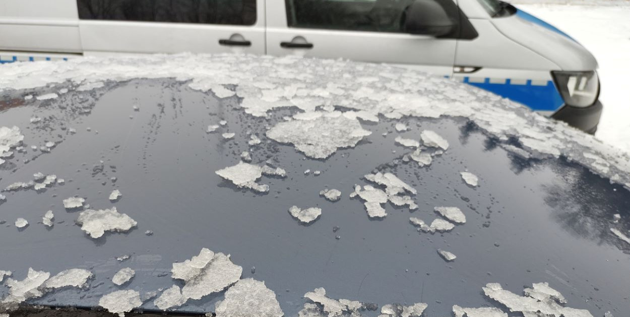 Odśnież auto przed jazdą – prawo nie zna taryfy ulgowej