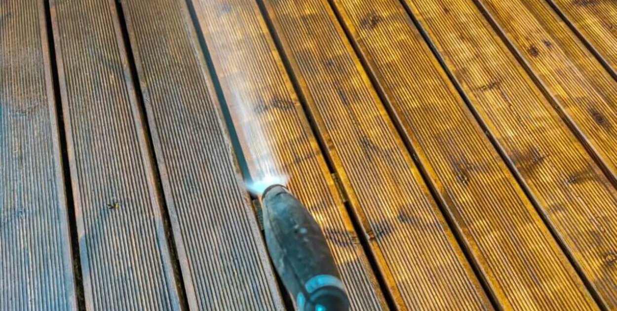Oleje, impregnaty i farby do drewna — jak skutecznie chronić konstrukcje i elewacj